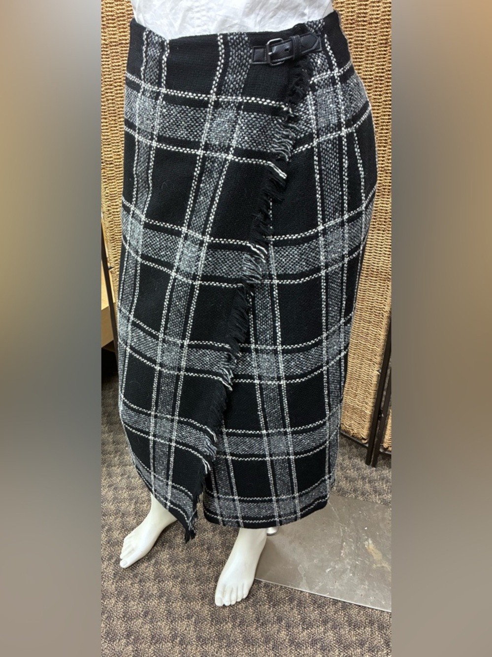 Talbots Petite Plaid Wrap Skirt Wool Blend Fringe Midi Black White Size 12 - Picture 5 of 6